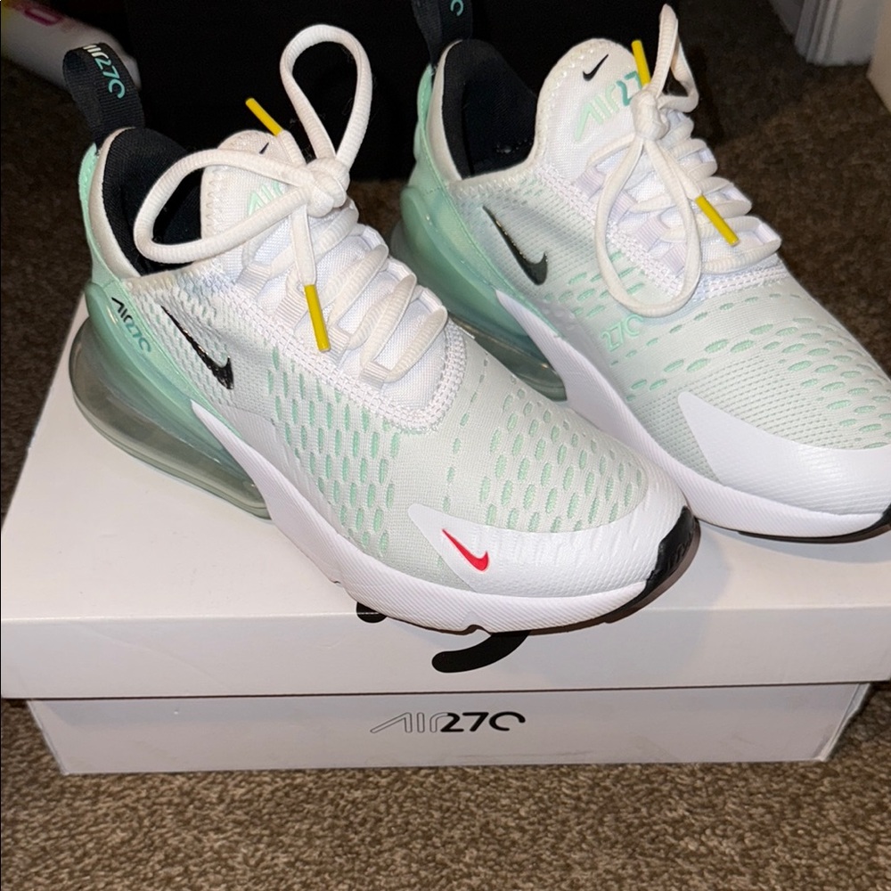 Nike White and Green Sneakers with Air Max Cushioning